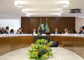Após reunião ministerial, Lula pede agilidade na nomeação de aliados do governo