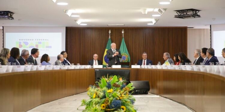 Após reunião ministerial, Lula pede agilidade na nomeação de aliados do governo