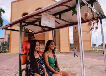 triciclo é fonte de renda em Parintins durante o festival folclórico (1)