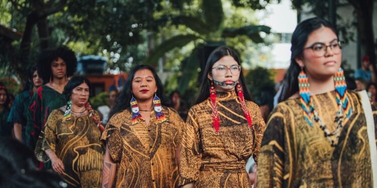 Vista-se de Amazônia na 1ª edição do Amazon Poranga Fashion