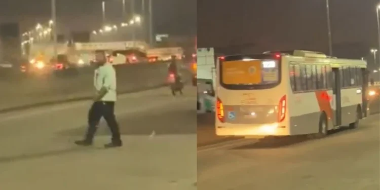 Motorista abandona coletivo lotado