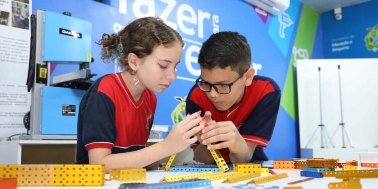 Escola de Tempo Integral é selecionada para receber materiais de robótica em Manaus