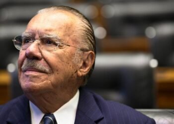 José Sarney é hospitalizado