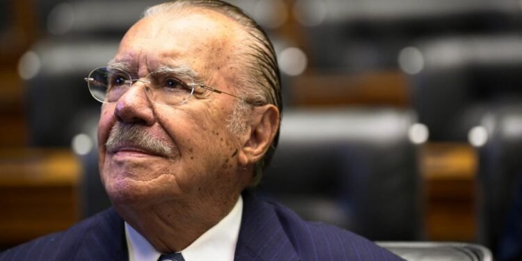 José Sarney é hospitalizado