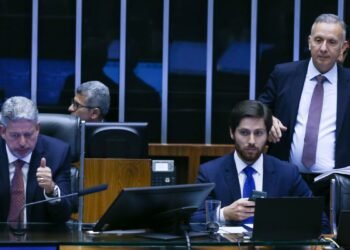 PEC da reforma tributária é aprovada na Câmara