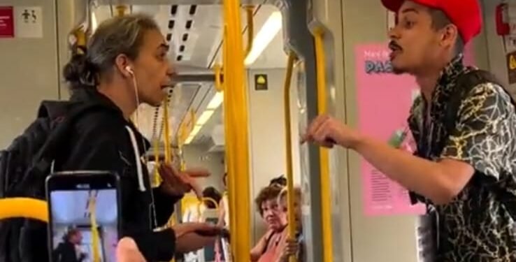 brasileiro hostilizado em metrô