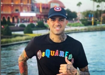 jogador-O grupo invadiu o local e partiu para a gressão ao meia-atacante do Corinthians