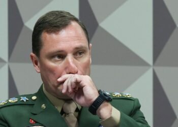 ‘Não cometeu crime’, justifica Procuradoria que pede arquivamento de ação da CPMI contra Mauro Cid