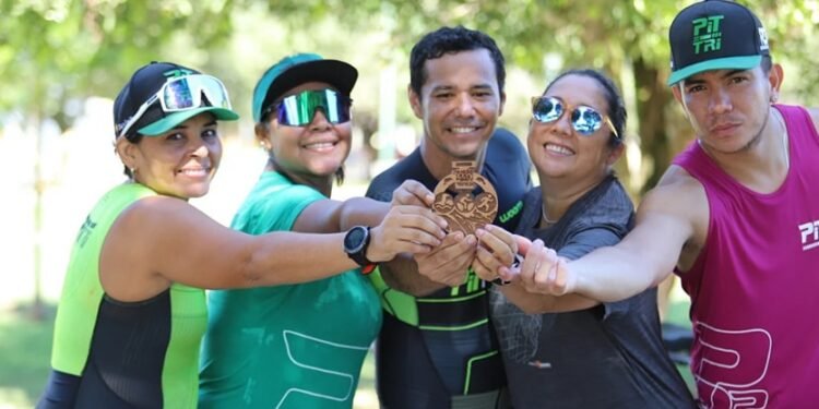 o município recebeu a equipe de triatletas no último fim de semana