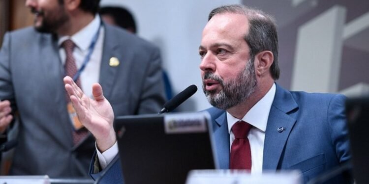 _ministro_de_minas_e_energia_alexandre_silveira_na_comissao_de_infraestrutura