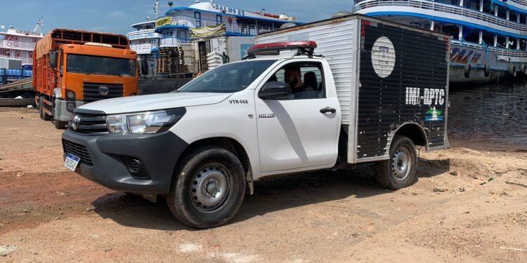 Corpo de homem é encontrado boiando
