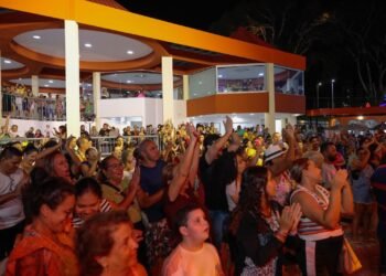 Dia dos Pais tem show especial na Casa de Praia Zezinho Corrêa