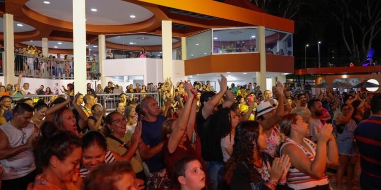 Dia dos Pais tem show especial na Casa de Praia Zezinho Corrêa