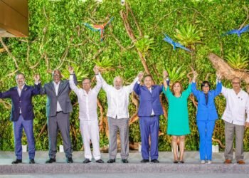 Presidente-Lula-com-integrantes-da-cupula-da-Amazonia