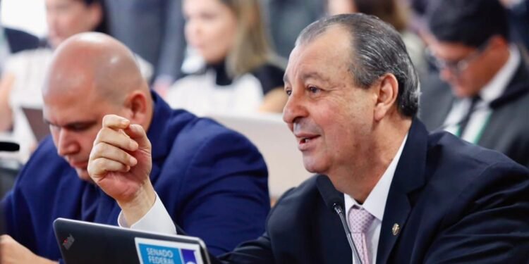 Senador Omar aprova relatório