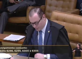 Zanin vota a favor do juiz de garantias em sua primeira votação no STF