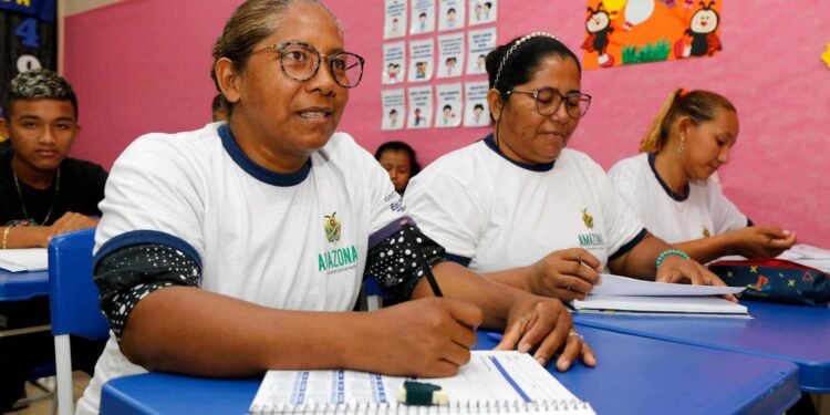 Transferência e matrícula de novos alunos do EJA acontece na sexta-feira, 4/8