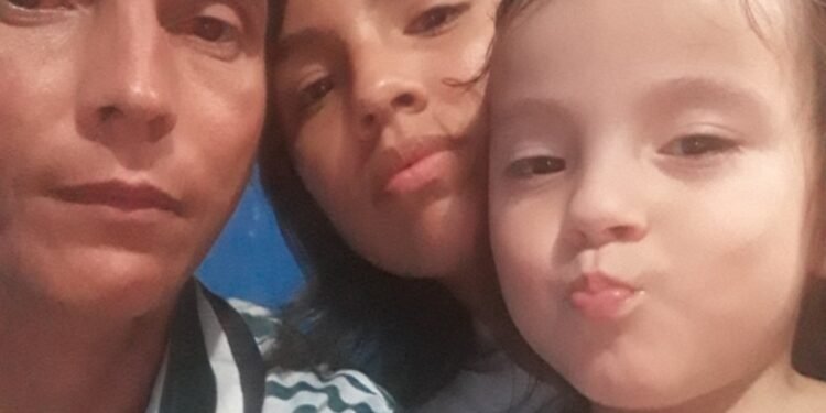 Após sair de igreja, menina de 4 anos é atropelada por carro de pastor em Manaus