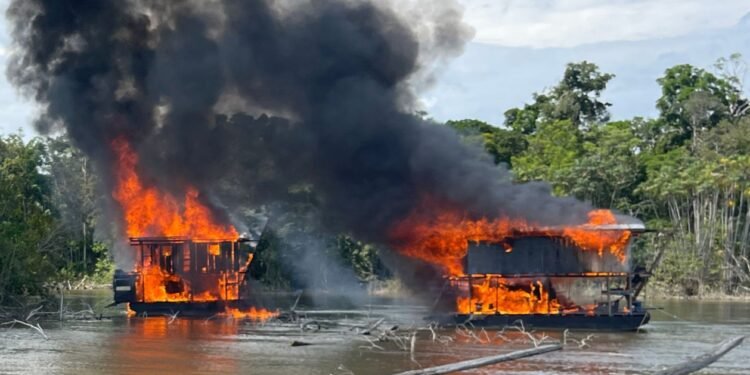 destruição dragas de garimpo ilegal