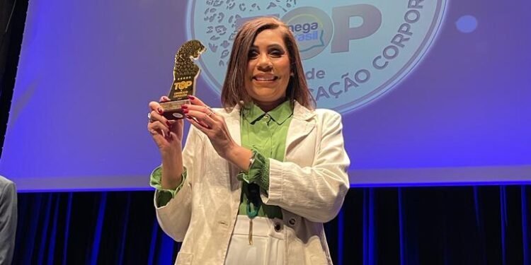 jornalista Roseane Mota, foi vencedora do Prêmio TOP Mega Brasil 2023,