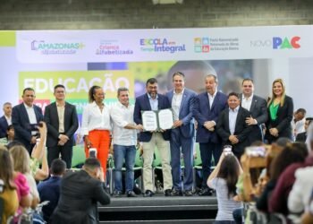 Senador cobra do MEC criação de mais universidades federais no interior do Amazonas