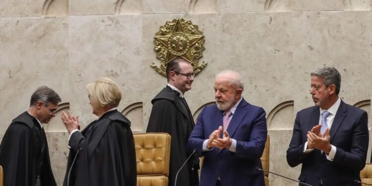 Cristiano Zanin é empossado como ministro do STF