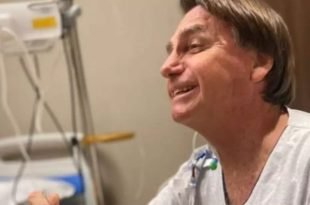 Bolsonaro deixa hospital após cirurgias para correção de hérnia de hiato e desvio de septo