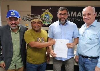 representando o povo Mura,