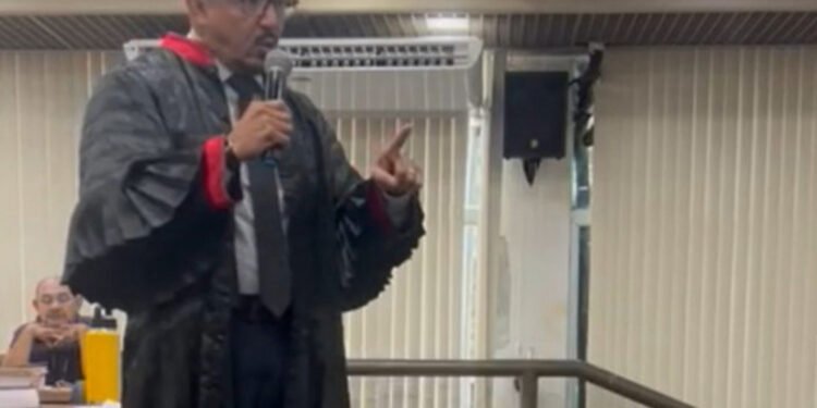 Promotor cadela advogado