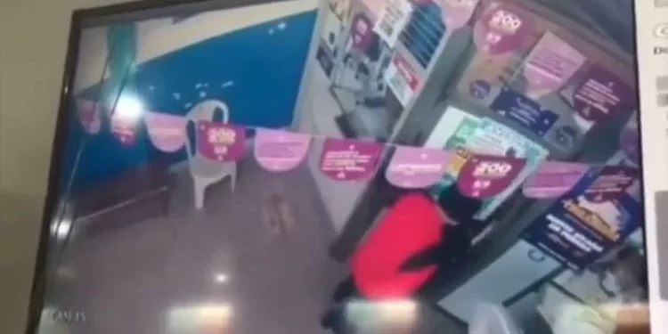 atendente-leva-tiro-no-rosto