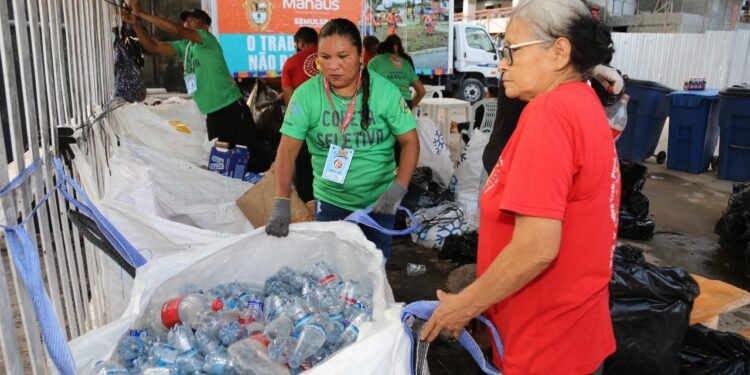 Mais de 60 catadores promovem ações sustentáveis durante o “#SouManaus