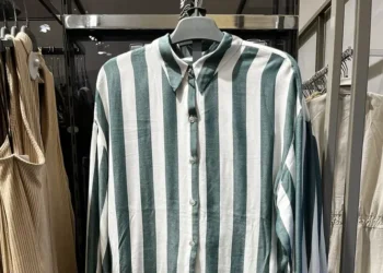 riachuelo recolhe roupas semelhantes a uniformes nazistas