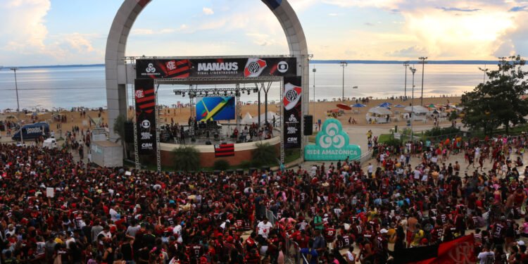 Prefeitura de Manaus monta dois telões para jogo entre Flamengo e São Paulo na Ponta Negra