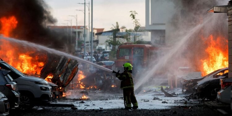 Brasileiros na zona de conflito se comunicam com Itamaraty
