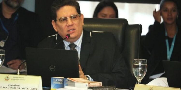 ‘Estou surpreso e indignado’, diz conselheiro Ari Moutinho do TCE-AM, após ser denunciado por misoginia