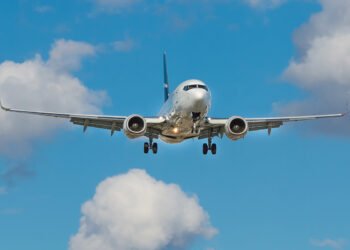 Justiça proíbe greve de controladores de voo na segunda e determina multa