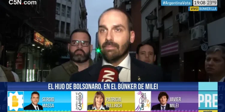 Eduardo bolsonaro tem entrevista interrompida na argentina após defender porte de armas