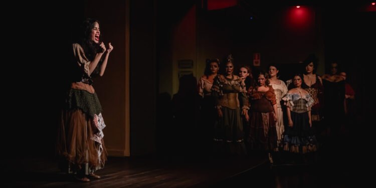 Elenco do espetáculo Cabaré Chinelo