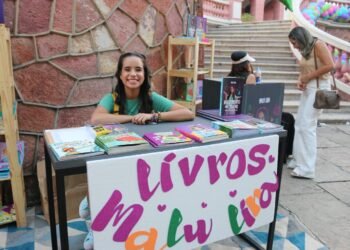 Malu Lira realiza tarde de autógrafos com livros sobre educação financeira para crianças