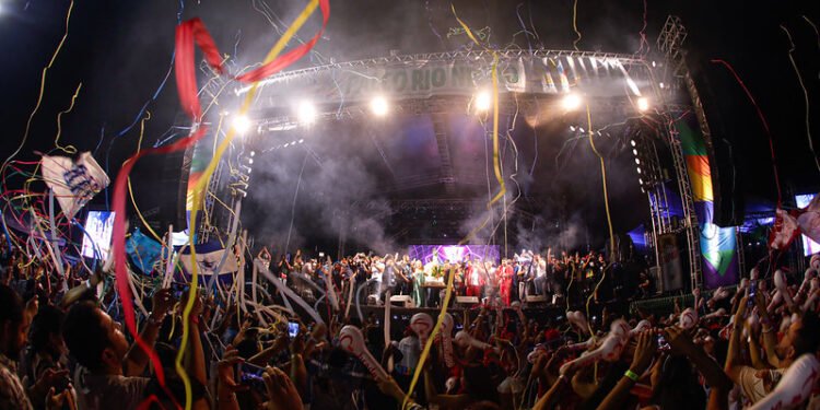 Manaus celebra 354 com ato solidário