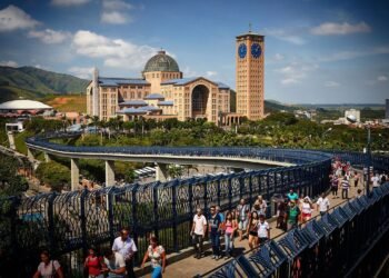 Turismo religioso: cerca de 250 mil pessoas devem passar por Aparecida no feriado