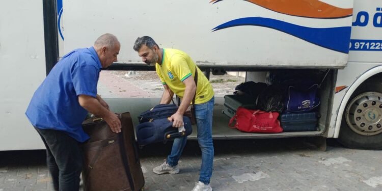 Brasileiros chegam ao sul de Gaza e aguardam travessia para Egito