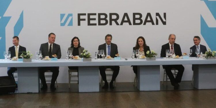 Febraban e ABBC: Redução de teto de juros do consignado INSS é artificial e arbitrária