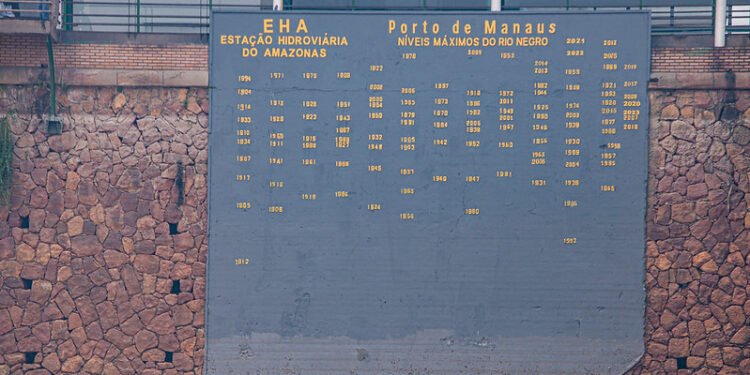 rio negro volta subir após quatro meses e seca histórica