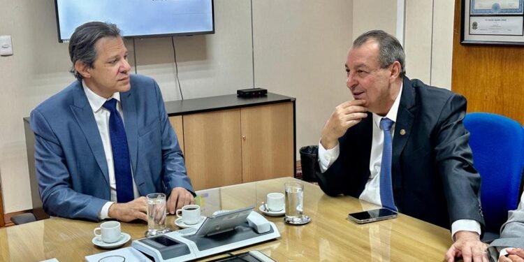 Omar conversa com ministro Haddad em prol da preservação da Zona Franca de Manaus