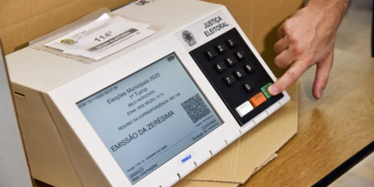 Urnas eletrônicas encerram primeira fase de inspeção nesta sexta-feira
