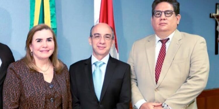 Foto dos conselheiros Yara Lins, Érico Desterro e Ari Moutinho