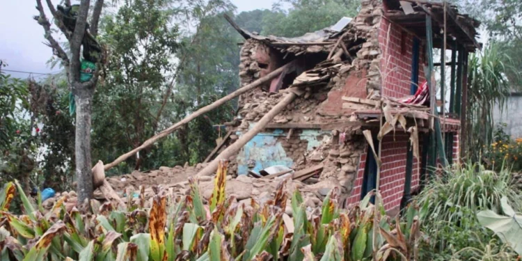 Terremoto no Nepal: equipes trabalham para encontrar sobreviventes