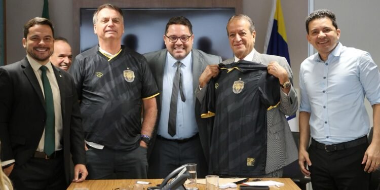 Bolsonaro-com-politicos-Amazonas