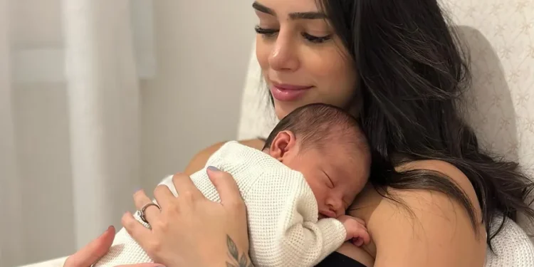 Foto de Bruna Biancardi e sua filha Mavie